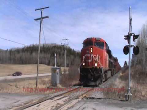 CN 403 at Saint-Fabien-de-Rimouski.Qc, mile 135.90 Mont-Joli.Qc SUB.(Sunday, 05/08/2011).