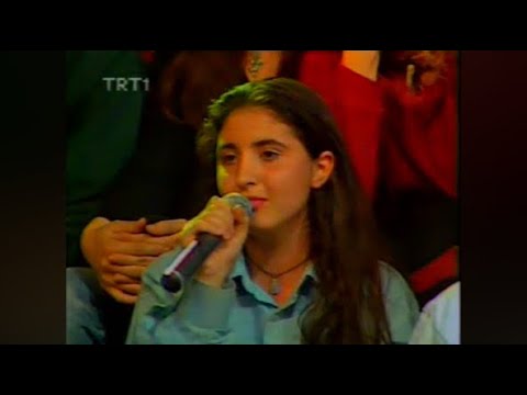 Sezen aksu’ya benzeyen sez şarkı söylüyor ​⁠