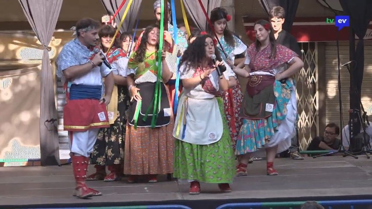 La Ballada de Lluïment de Santa Anneta omple la plaça Nova de tradició