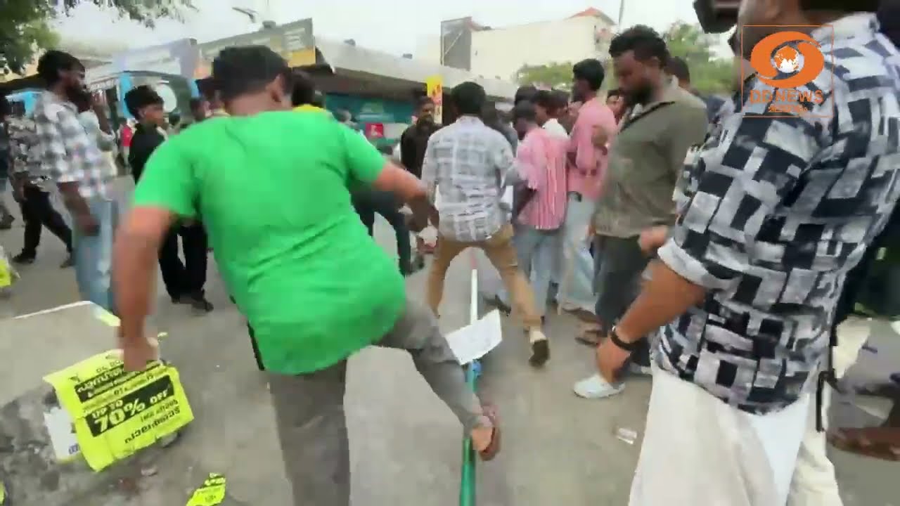 പ്രവർത്തകരെ പോലീസ് മർദിച്ചെന്ന് ആരോപിച്ച് പാലക്കാ?