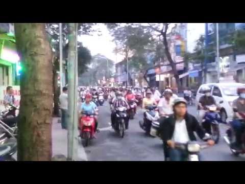 Der Sören unterwegs... - Straßen überqueren für Fortgeschrittene (Saigon, Vietnam)
