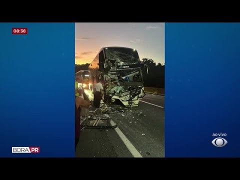 Acidente com ônibus deixa um morto e sete feridos na BR-116 no Paraná