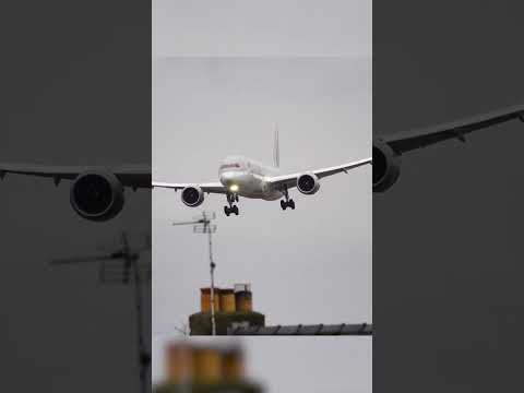 Dreamliner landing in a STORM at Manchester Airport!