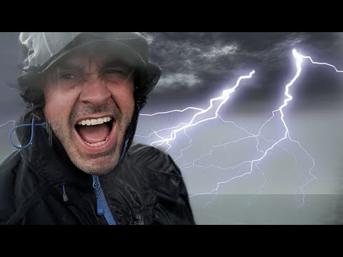 PÊCHE TRADITIONNELLE sous un TEMPS DÉCHAINÉ avec les INNUS - Cyril Chauquet