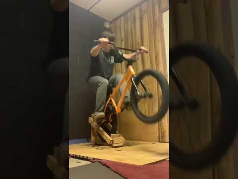 Manuals are so hard to complete on a BMX bike! #bmx #manual #fail
