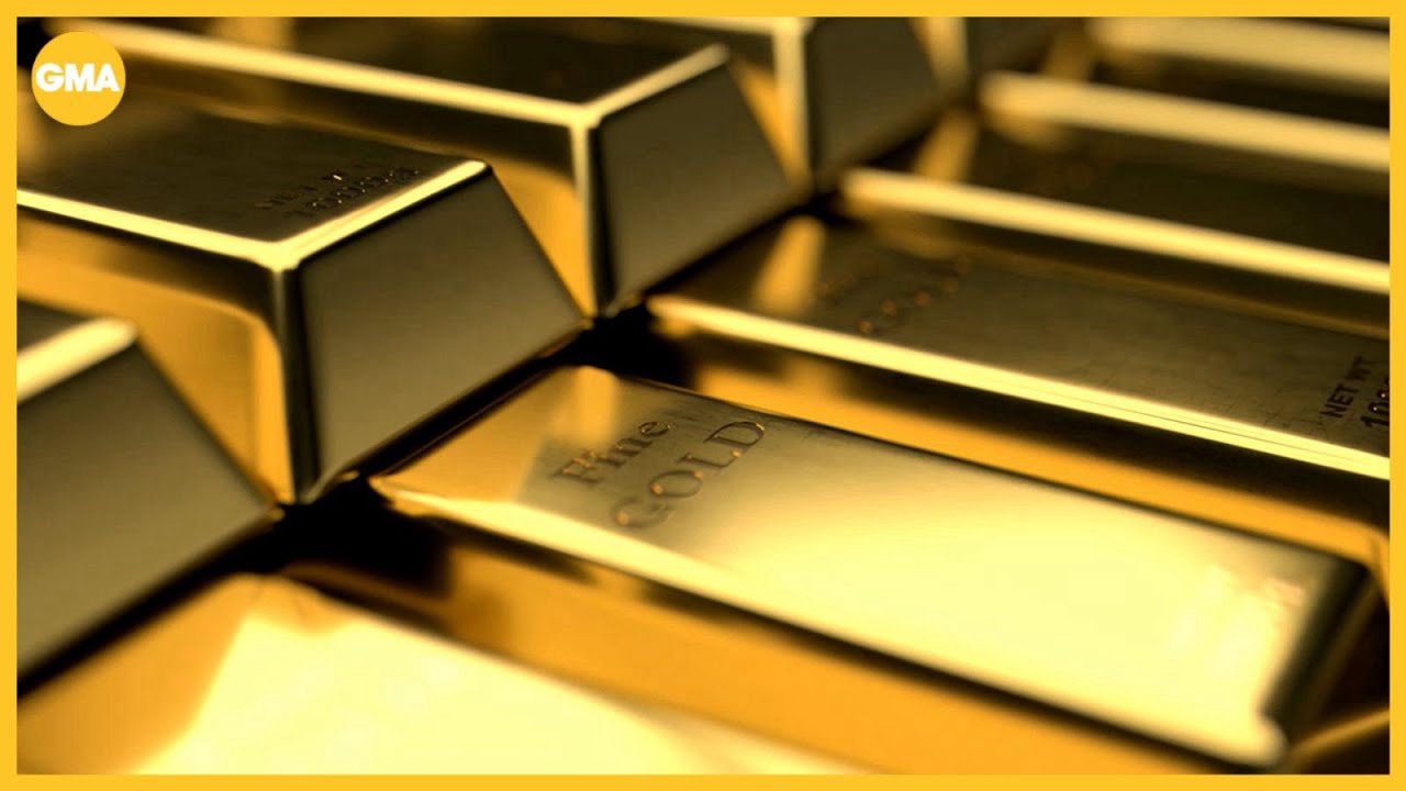 Gold hits new record high