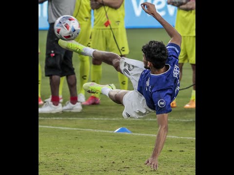 Alexis Canelo giving away the balls to public in the stand during the #MLSALLSTAR