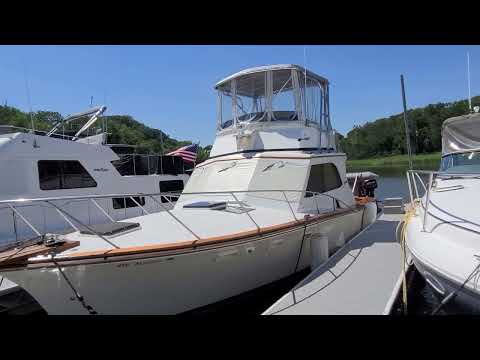 Egg Harbor 33 Sedan, 1975, Air, Heat, Generator, Windlass, Mahogany Cockpit, Fiberglass Hull, Clean!