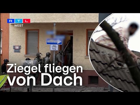 Hagen: Mann wirft Dachziegel auf Straße – Spezialkräfte beenden Randale auf Hausdach | RTL WEST