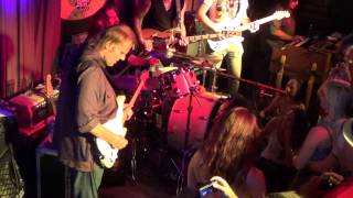 "Walter Trout & Band" bring on son "Jon Trout" in a guitar shootout of " Rock Me Baby"