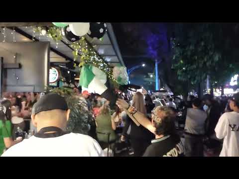 "NACIONAL CAMPEÓN y su hinchada lo celebra. Desde el bulevar de libertades la 70" Barra: Los del Sur • Club: Atlético Nacional