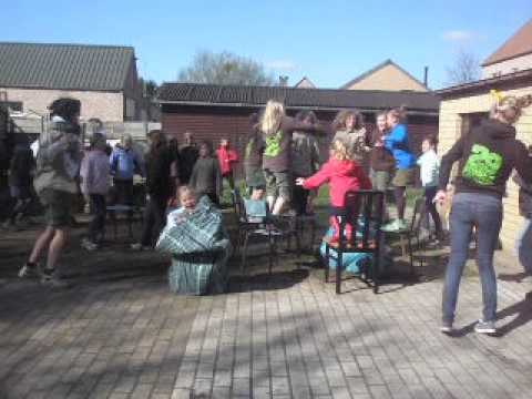 Kabouters gidsen Hemiksem doen de harlem shake!