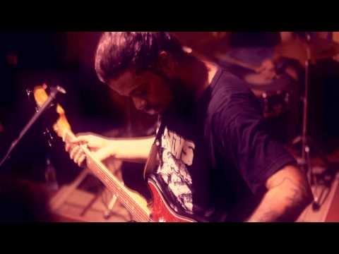 ZURDO - Duas Metades Separadas (ao vivo no Ateliê Flavio freitas)