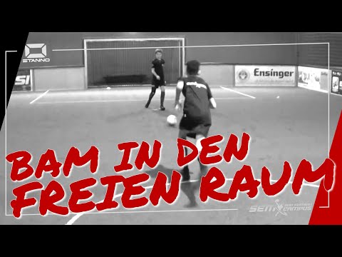 BAM in den freien Raum -  SEM Fußballtraining - 2 034TE