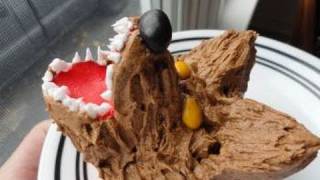 Decorating Cupcakes: #19 Howling Wolf