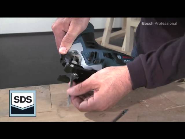 Bosch GST 90 E Scie Sauteuse avec 25 lames dans coffret - 650 W - Poignée en T - variable-image