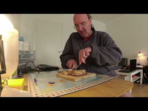 MongoTV_11144 - Min Frokost - RUGBRØD Med LEVERPOSTEJ Med RISTET LØG og SYLTET ASIER