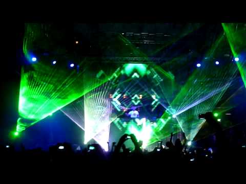 Armin van Buuren @ Cacao Beach 2011 ( Ferry Corsten ft. Armin van Buuren - Brut  )