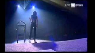 Katie Melua - I Think It&#39;s Going To Rain - Live