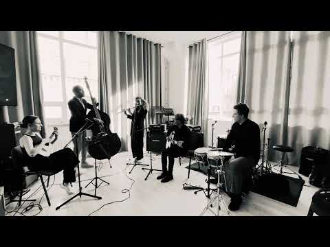 Amelie Orchestra - Jolly Good Company