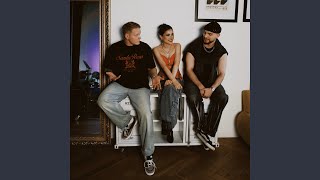 Красивая (Krasivaya) Lyrics English Translation