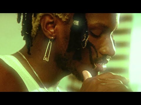 Junior Zamora, Delfina Dib - ¿QUIÉN TÚ ERES? (Concept Video)