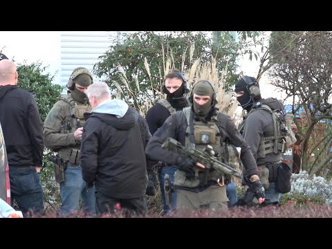 Bewaffneter hält Mann in Wohnung fest - SEK-Zugriff in Leverkusen-Wiesdorf am 21.12.25