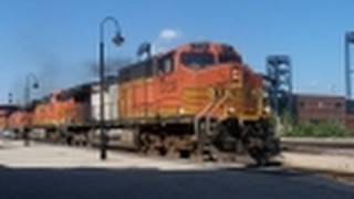 preview picture of video 'Joliet Railfanning  Metra, Amtrak, BNSF, NS, Santa Fe'