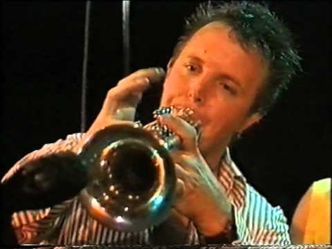 De Raggende Manne 'Lullen bij de bus' in Leidsekade Live 1992 KRO