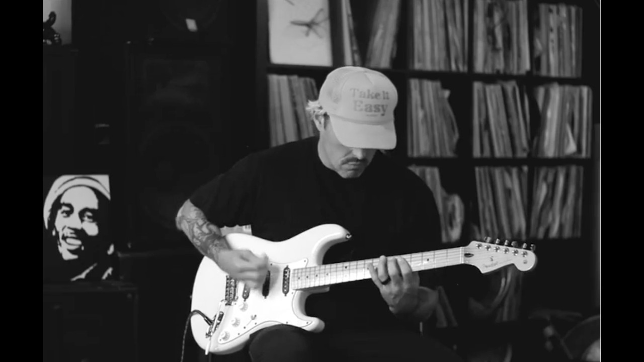 Casey Smiles demo's Vandal Single Coils in Fender Stratocaster