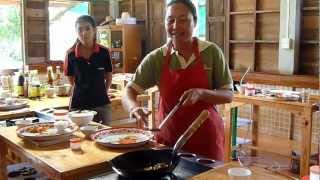 preview picture of video 'The Chiang Mai Thai Farm Cooking School'