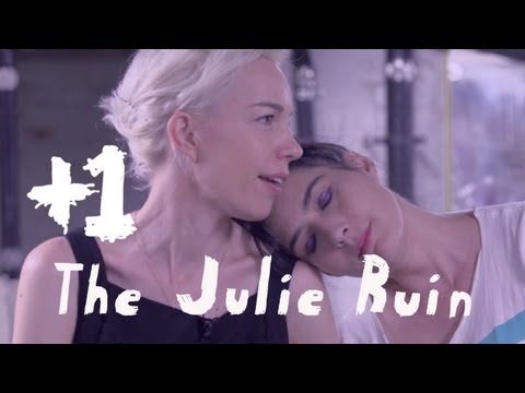 The Julie Ruin perform "Apt. #5" +1
