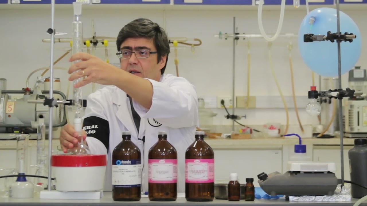 Práticas de Química Orgânica - Extração Sólido-Líquido