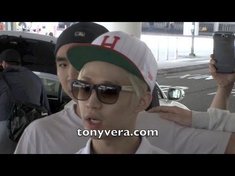 KPOP star Henry Lau with his fans at LAX