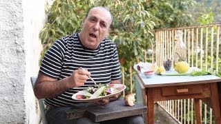 Как едят карпаччо из говядины