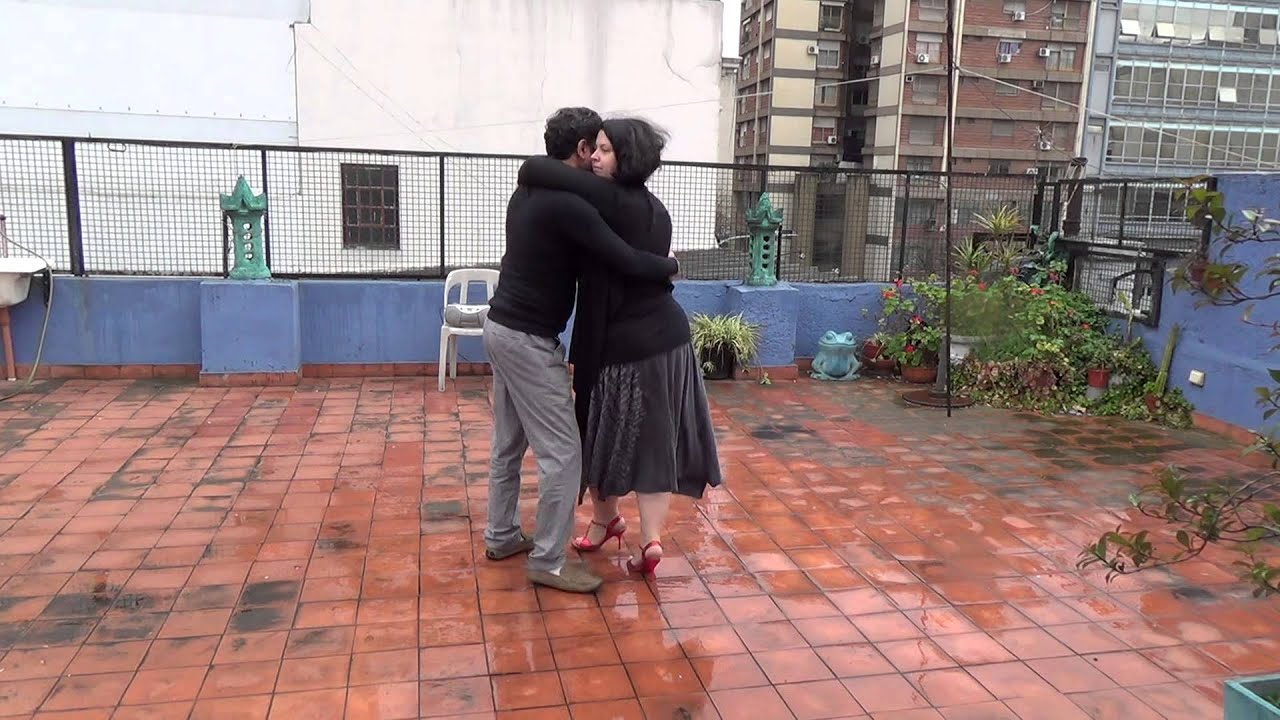 Srini y Lola tango danza en Alsina, Buenos Aires, 2014 Agosto