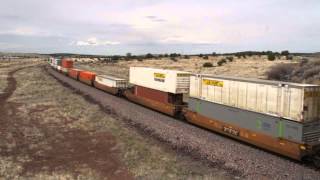 preview picture of video 'BNSF Intermodal at Crookton Rd overpass, Route 66, AZ'