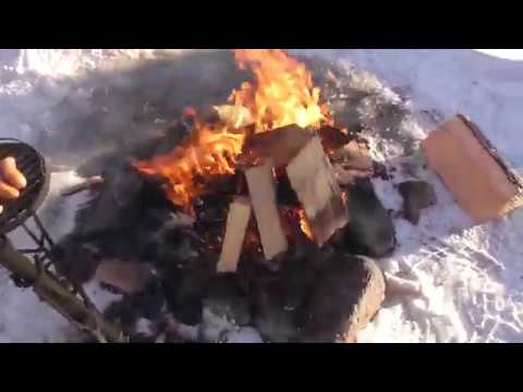 Lumikengillä makkaranpaistoon