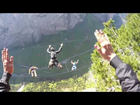 BASE JUMP in Lauterbrunnen - Multi Way La Mousse Exit
