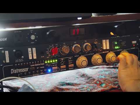 Empirical Labs Distressor EL8 Test on Vocals - Are Analog Compressors Worth it?
