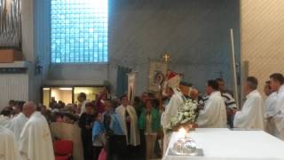 preview picture of video 'Benedizione del Vescovo al termine della Messa a Canneto'