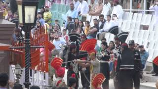 preview picture of video 'Inde 2014 : Wagah border - Cérémonie 3'