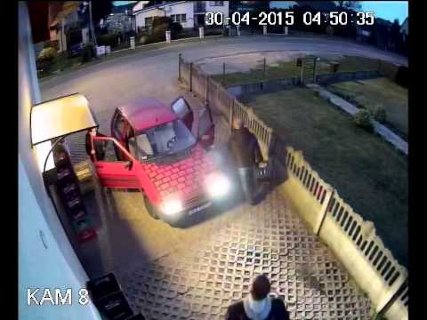 Złodzieje pod sklepem.
