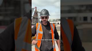 Meneer doe is rustig #stratenmaker #tuinhuis #tuinaanleg