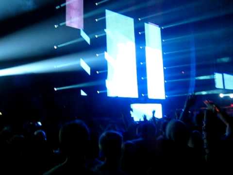 4 Kill the Noise - Swedish House Mafia - One (remix) @ TAO 2011
