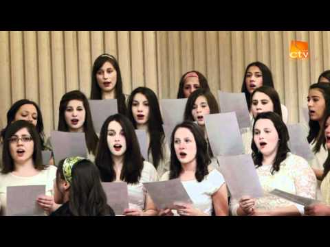 Corul de fete al Bisericii Elim la Conferinta Uniunii 2012, primul grupaj de canece