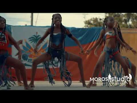 yon gwoup timoun k'ap danse pou AYITI 18 MAI -  RAM   DEFILE KANAVAL