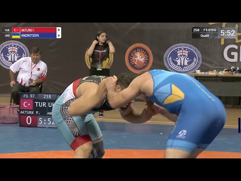 Qual. FS - 97 kg: F. AKTURK (TUR) v. V. ANDRIITSEV (UKR)