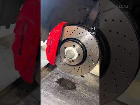 New set of brembo discs and pads on this Mercedes CLA 45 AMG #brembo #brembobrakes #mercedes #cla45