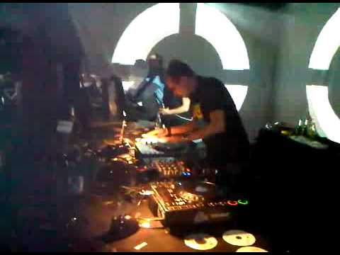 DJ Hierro playing BINGO PLAYERS feat. CARL TRICKS - OBVIOUSLY @ Robotrock